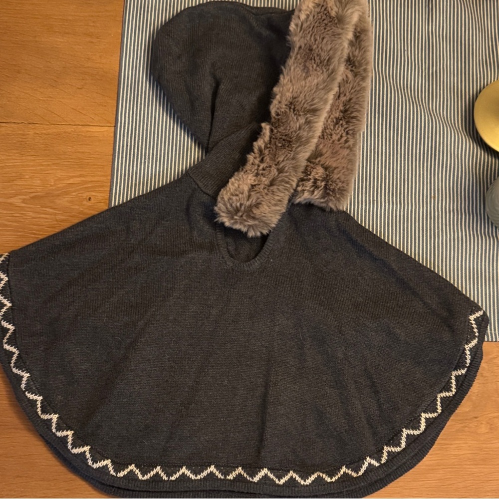 Tutto Piccolo Cape with Faux Fur Trim 3T